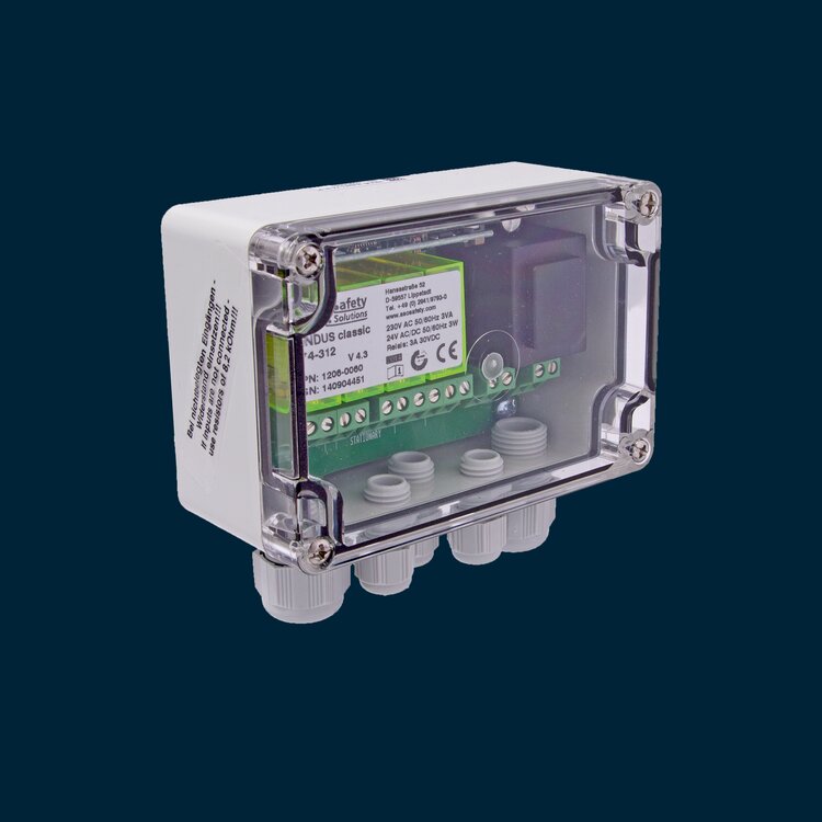 Electronic evaluation device, for safety contact strips   